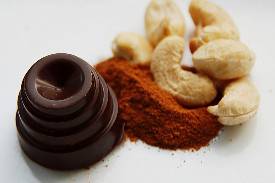 Pralinen zum Verlieben-Zimt und Cashewnüsse Pralinen zum Verlieben-Zimt und Cashewnüsse