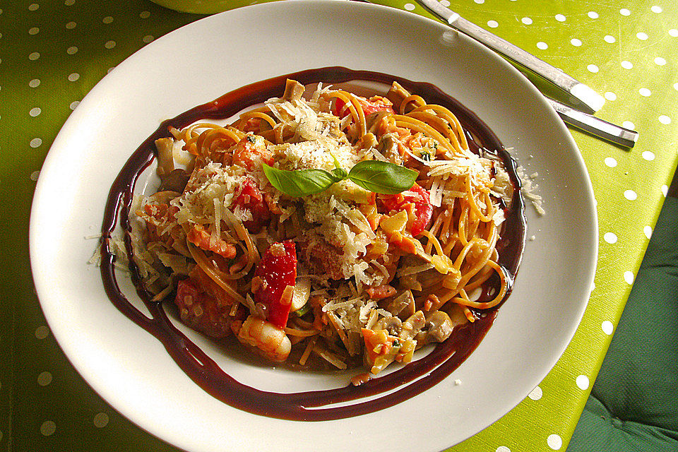 Pasta mit Lachs und Pilzen