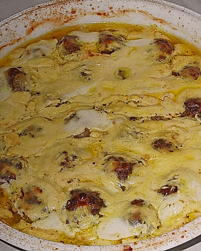 Fleischbällchen gratiniert in Joghurtsauce