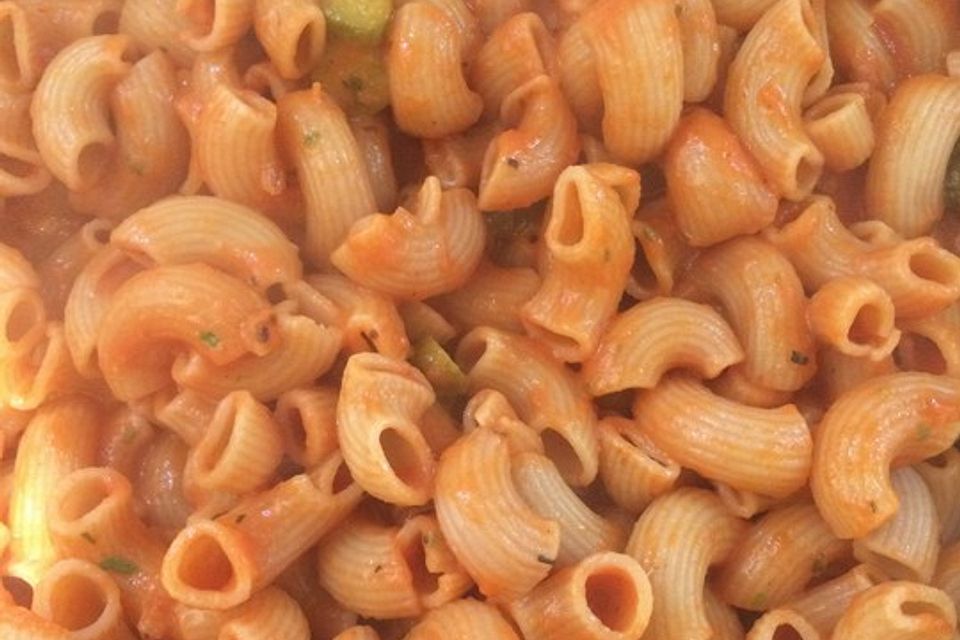 Nudeln mit Curry-Hotdog-Sauce Nudeln mit Curry-Hotdog-Sauce