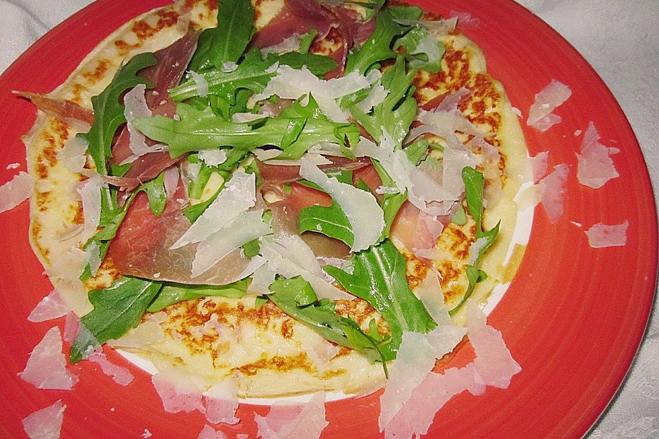 Parmesan-Crespelle mit Rucola und Parmaschinken