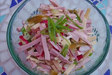 Wurst-Käse-Salat mit Radieschen