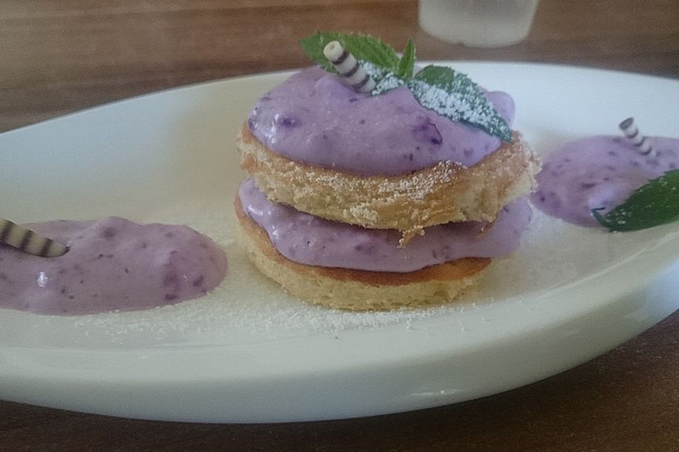 Käsesahne-Dessert mit Heidelbeeren