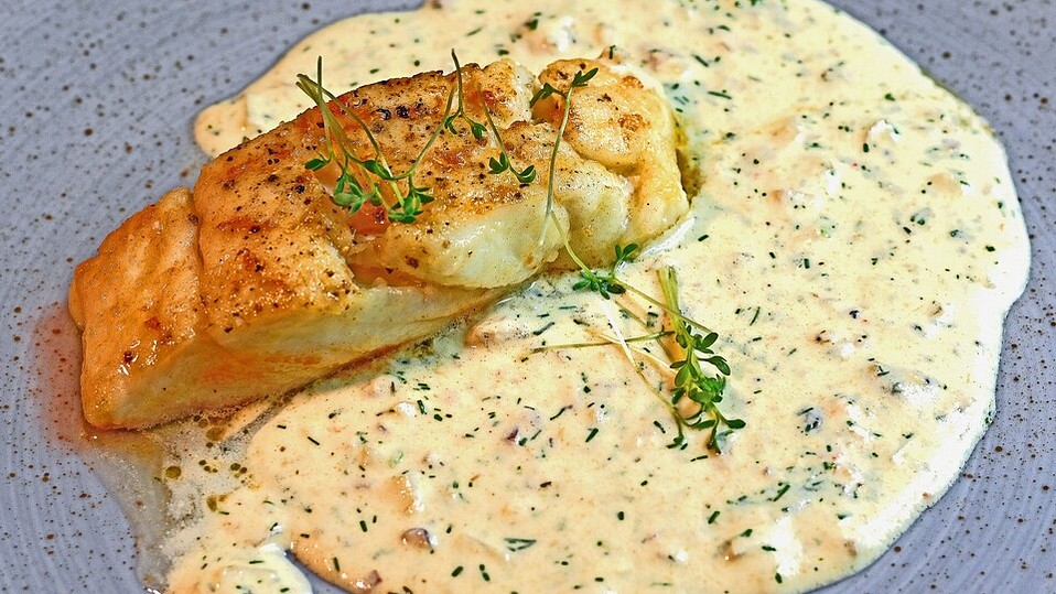 Wunderschne Fisch Dill Sauce Fotos