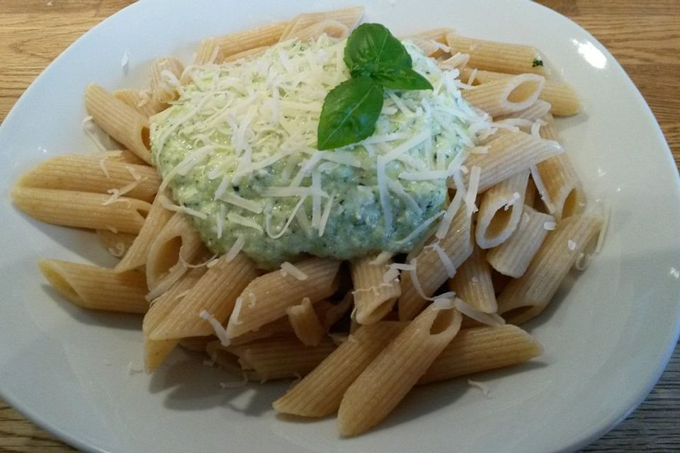 Nudeln mit  Zucchini-Pesto