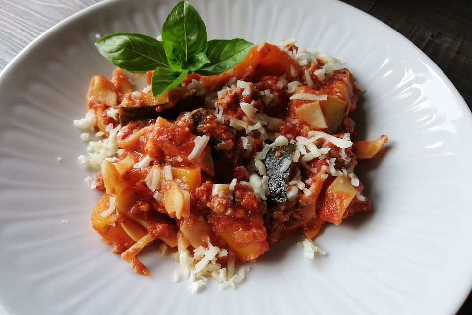 Gemüse-Hackfleischpfanne mit grüner Tagliatelle