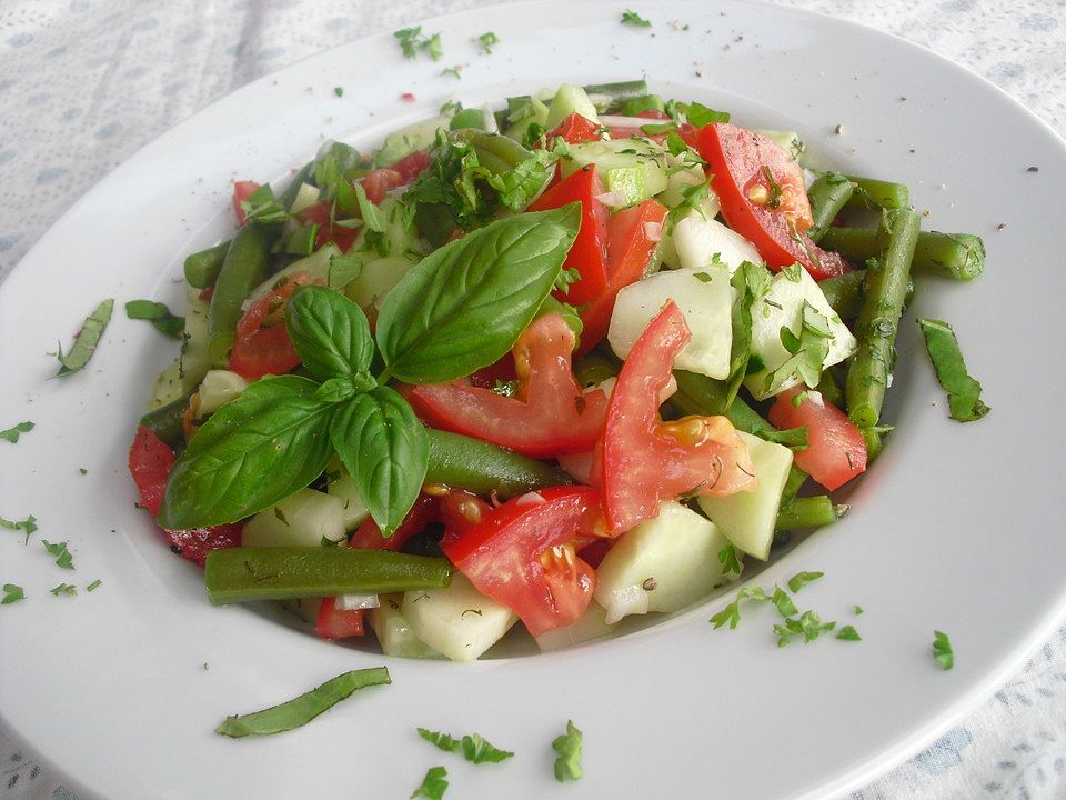 Salat mit Gurke, Tomate, Bohnen von blondesDornröschen| Chefkoch