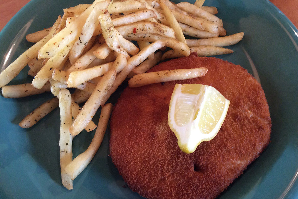 Vegetarisches Schnitzel mit fettfreien Pommes