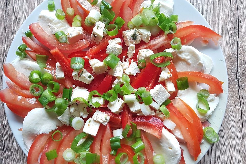 Tomatensalat mit Feta oder Mozzarella