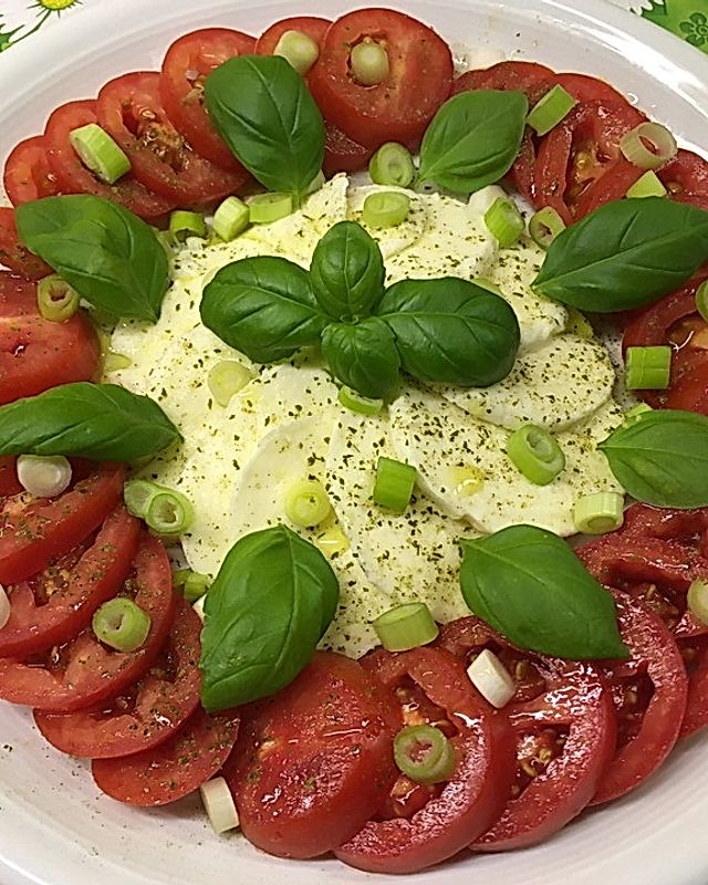 Tomatensalat mit Feta oder Mozzarella
