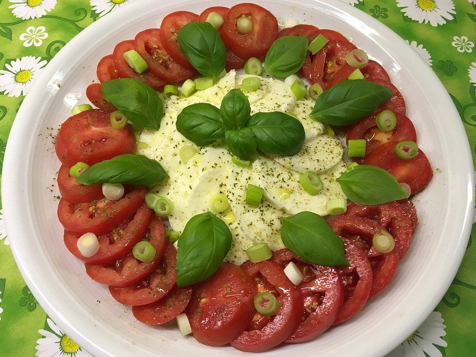 Tomatensalat mit Feta oder Mozzarella von blondesDornröschen | Chefkoch
