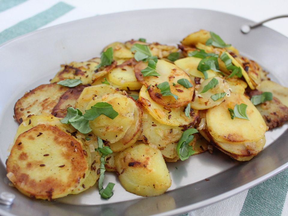 Bratkartoffeln aus rohen Kartoffeln von blondesDornröschen| Chefkoch