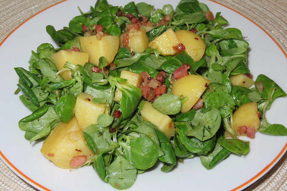 Feldsalat mit Speck und Kartoffeln