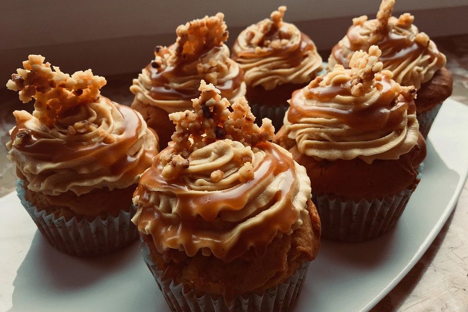 Triple Peanut Toffee Crisp Cupcakes