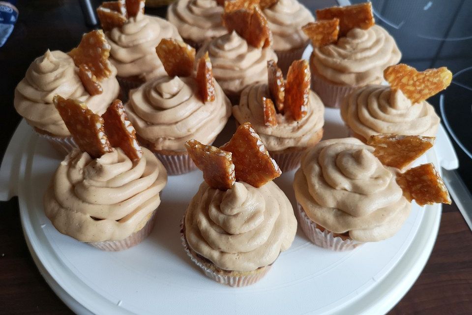 Triple Peanut Toffee Crisp Cupcakes