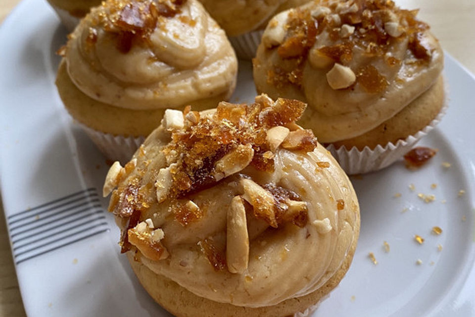 Triple Peanut Toffee Crisp Cupcakes