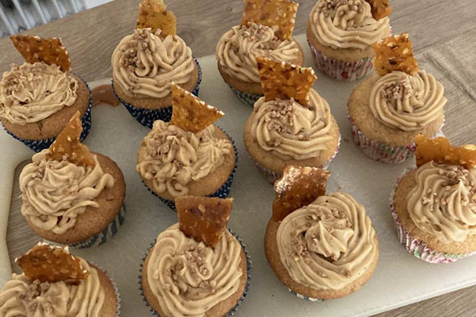 Triple Peanut Toffee Crisp Cupcakes