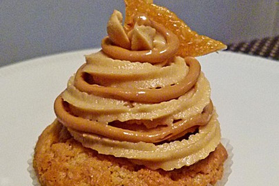 Triple Peanut Toffee Crisp Cupcakes