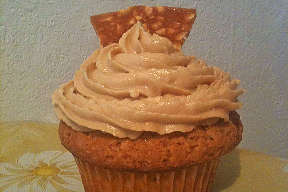 Triple Peanut Toffee Crisp Cupcakes