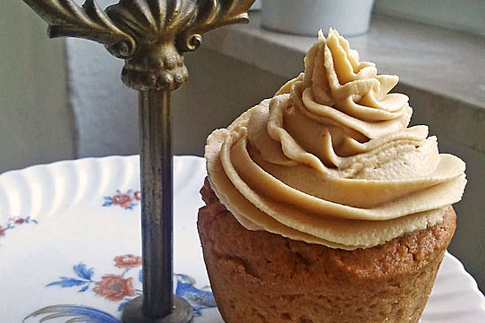 Triple Peanut Toffee Crisp Cupcakes