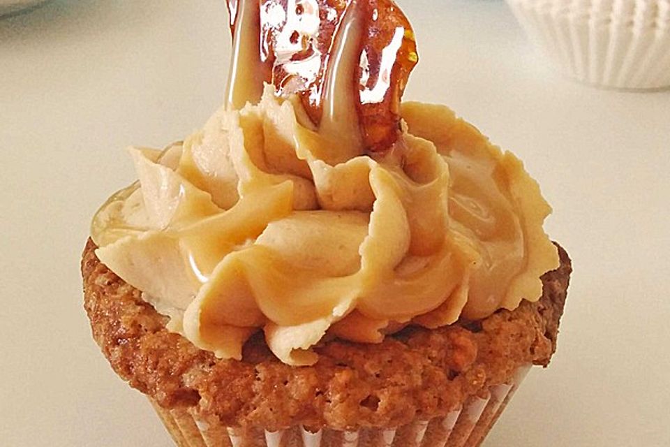 Triple Peanut Toffee Crisp Cupcakes