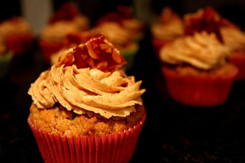 Triple Peanut Toffee Crisp Cupcakes