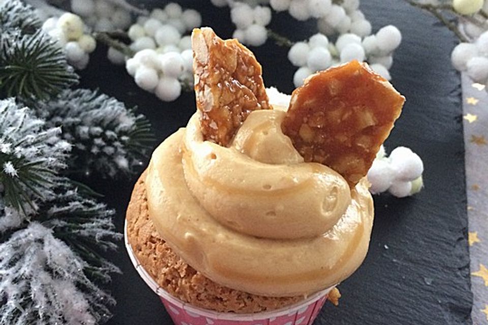 Triple Peanut Toffee Crisp Cupcakes