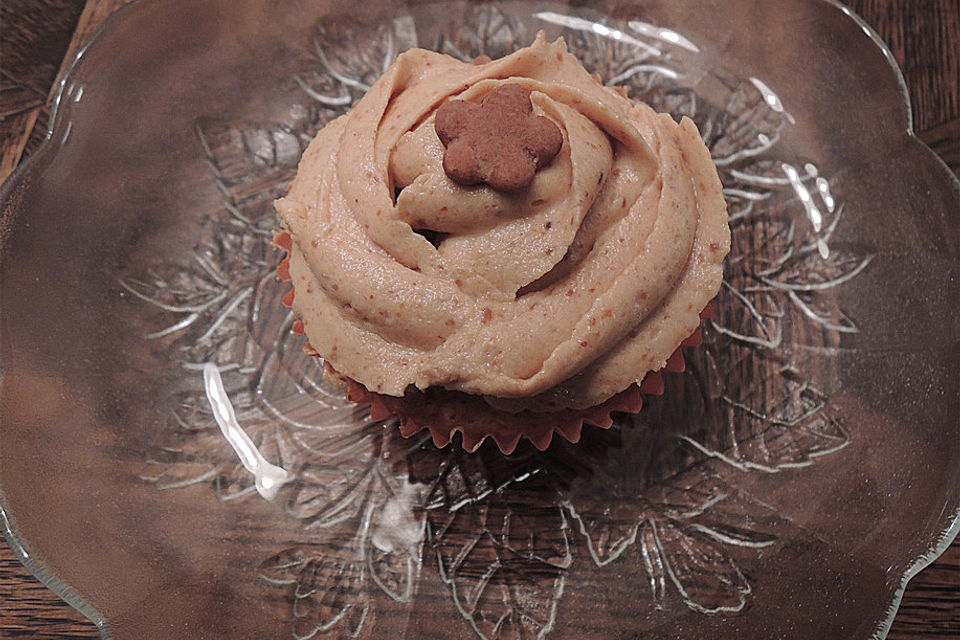 Triple Peanut Toffee Crisp Cupcakes