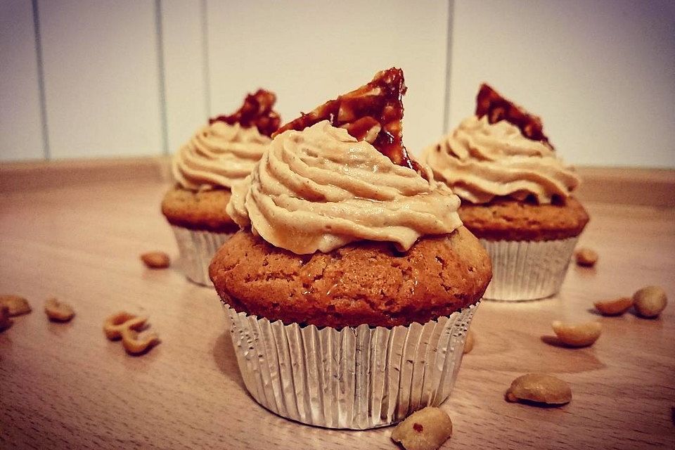 Triple Peanut Toffee Crisp Cupcakes