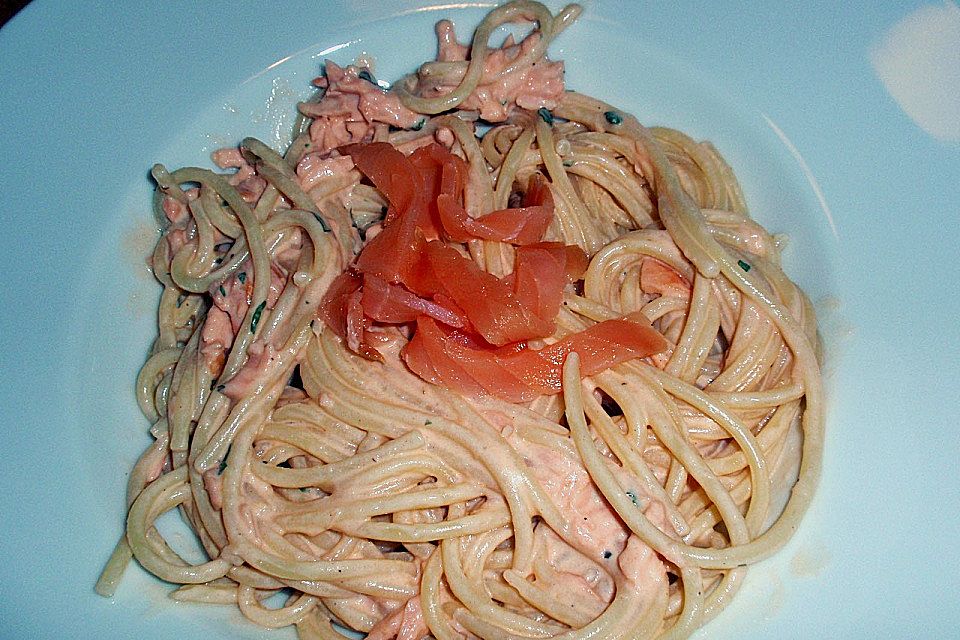 Lachsspaghetti mit  Sahnemeerrettichsauce