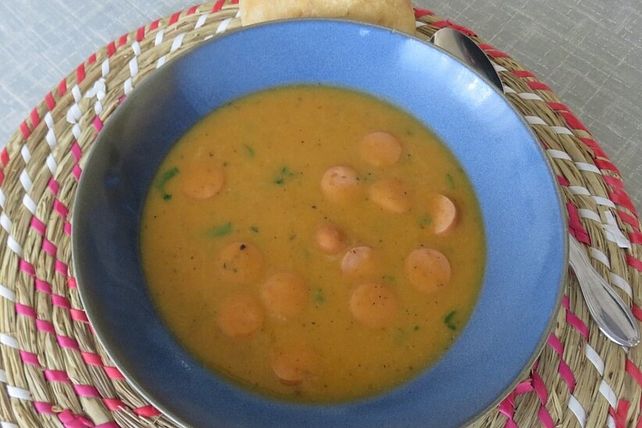 Orangen-Süßkartoffelsuppe mit Wiener Würstchen von bellajulchen85| Chefkoch