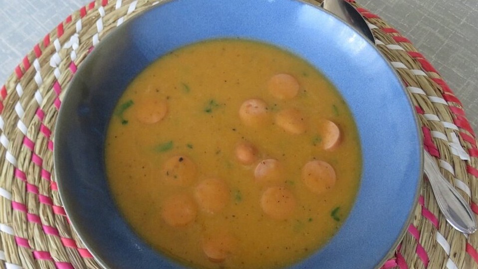 Orangen-Süßkartoffelsuppe mit Wiener Würstchen von bellajulchen85