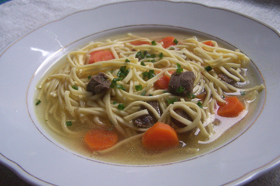 Nudelsuppe mit Rindfleisch