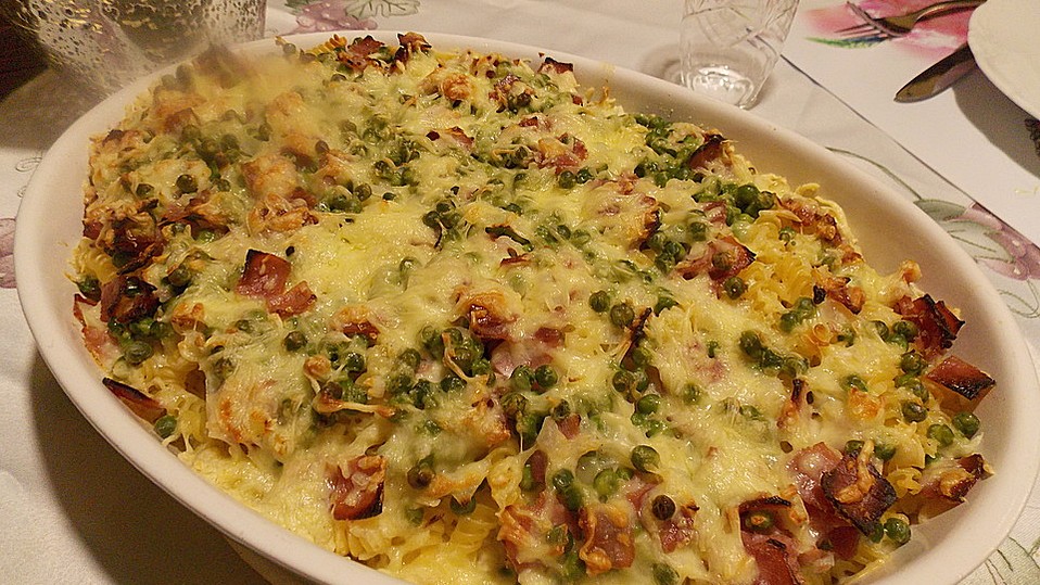 Überbackene Schinkennudeln mit Erbsen von Speranza