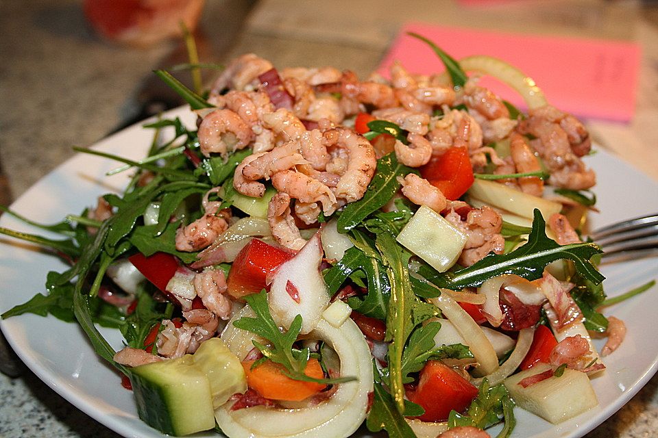 Großer gemischter Salat mit Nordseekrabben