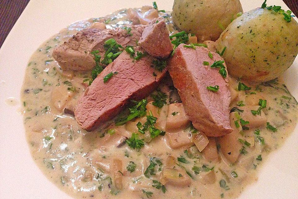 Schweinefilet mit cremigen Kräuterseitlingen