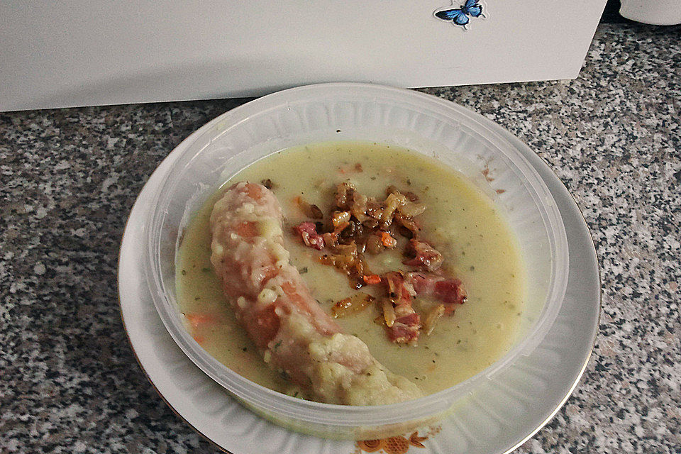 Kartoffelsuppe mit Bockwurst