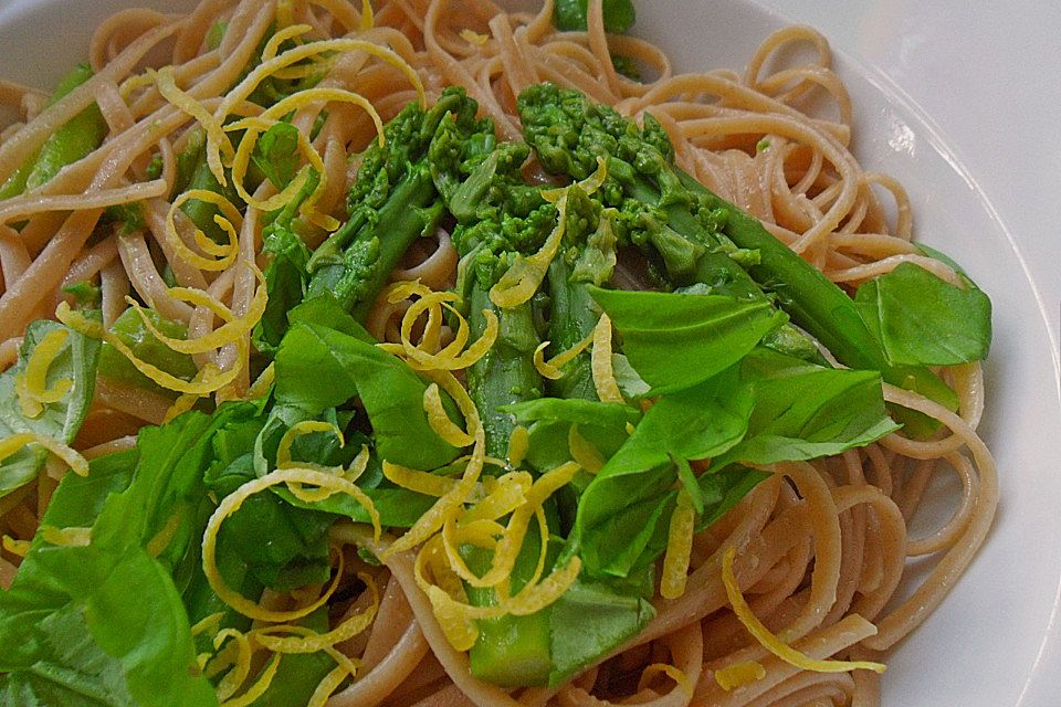 Zitronen-Linguine mit grünem Spargel