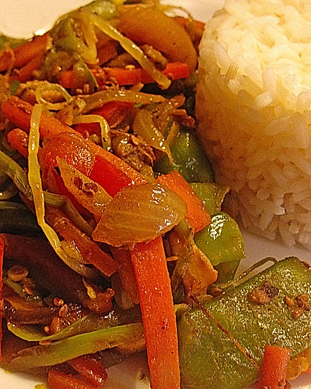 Asia-Wokgemüse mit Reis