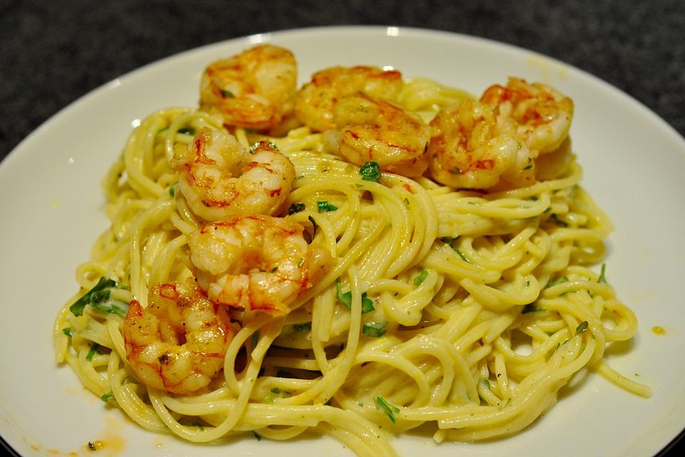 Spaghetti mit Garnelen in Zitronen-Butter-Soße