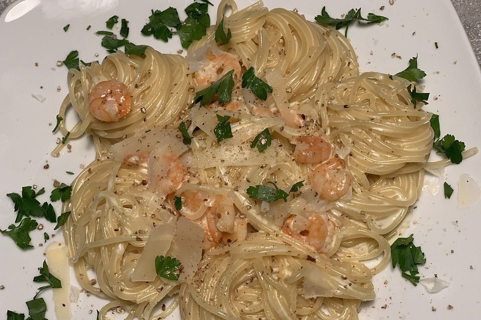 Spaghetti mit Garnelen in Zitronen-Butter-Soße