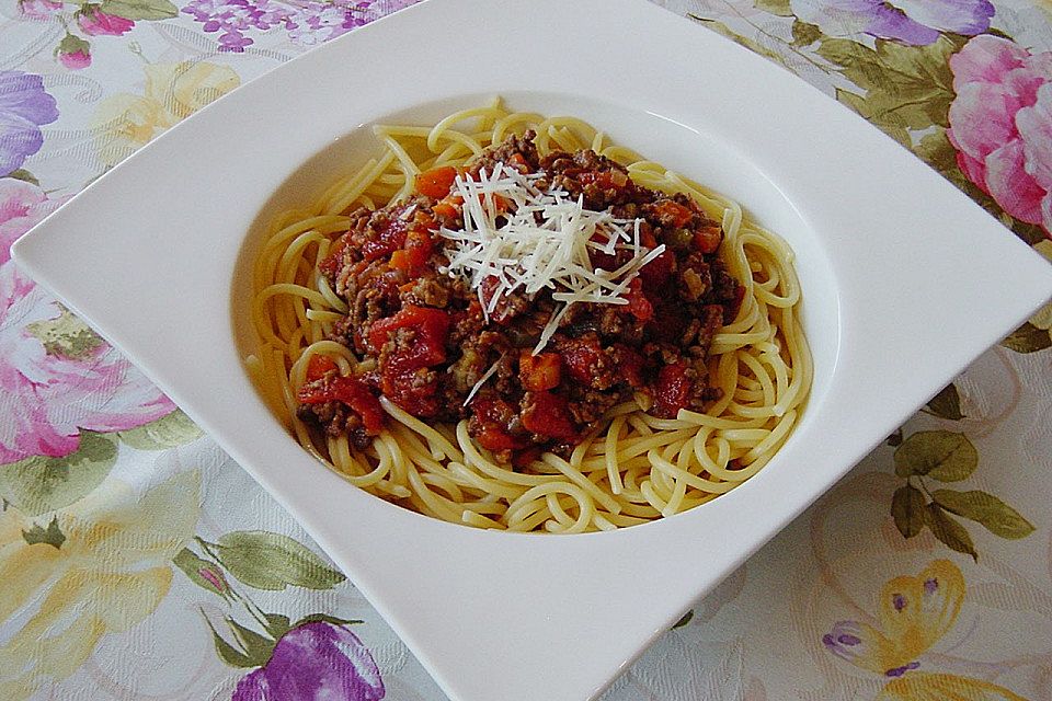 Spaghetti mit feiner Hackfleischsauce