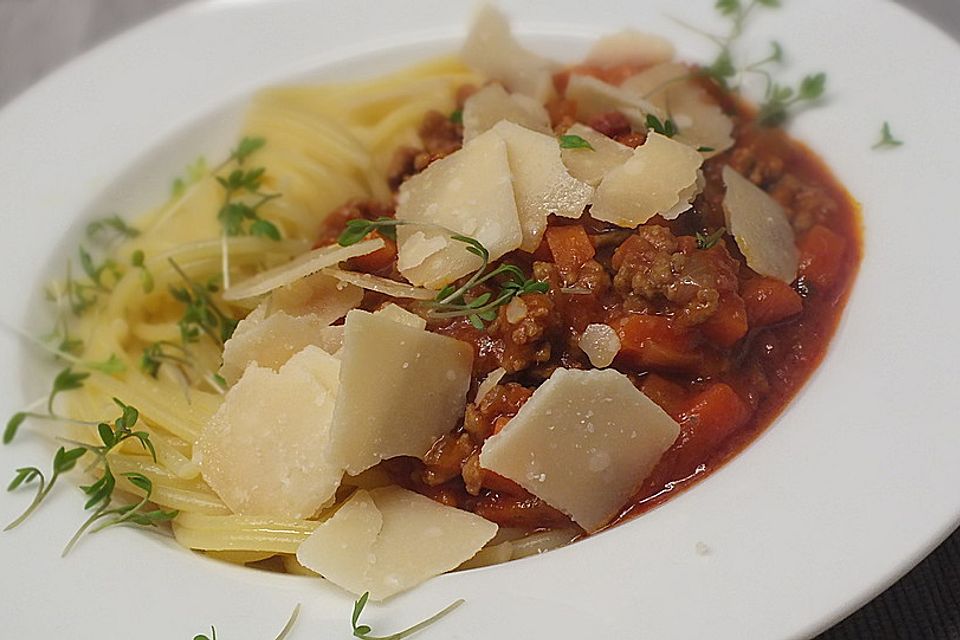 Spaghetti mit feiner Hackfleischsauce