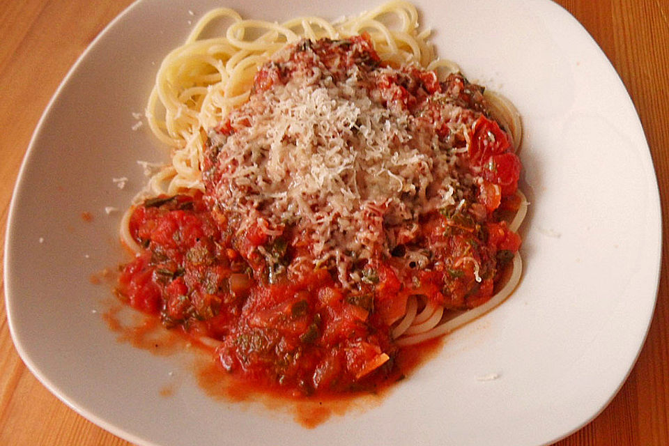 Spaghetti mit Giersch-Tomatensauce