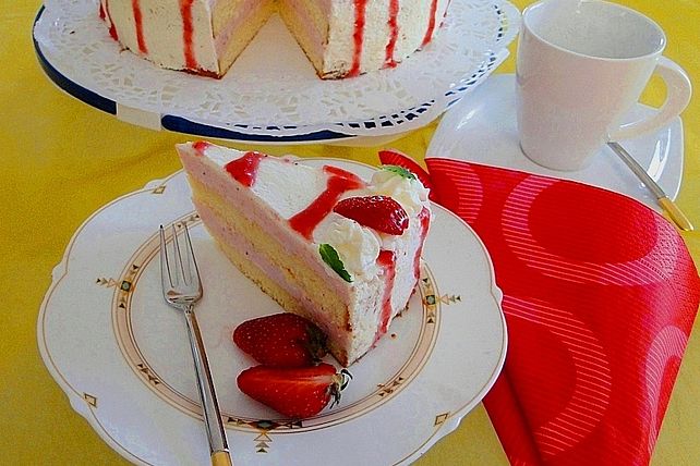 Erdbeer-Joghurt-Sekt-Torte von Backmouse| Chefkoch