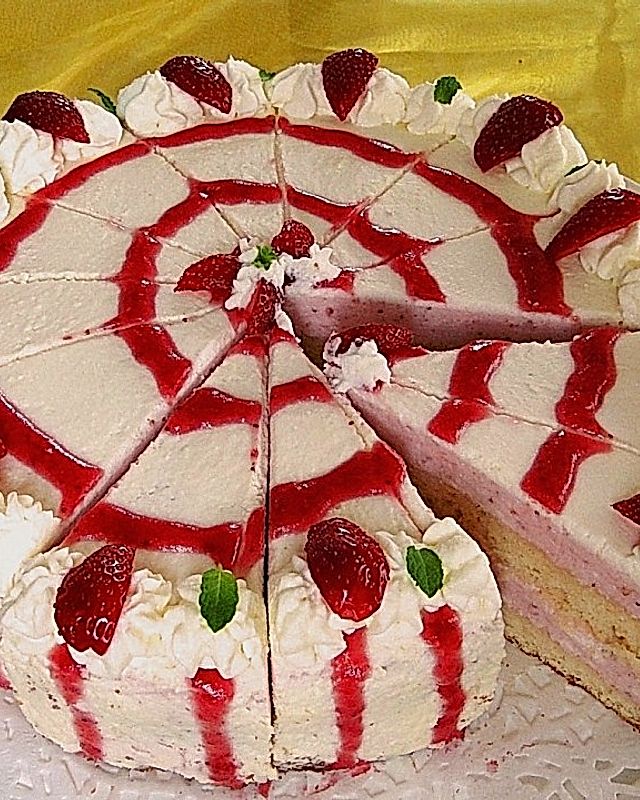 Erdbeer-Joghurt-Sekt-Torte