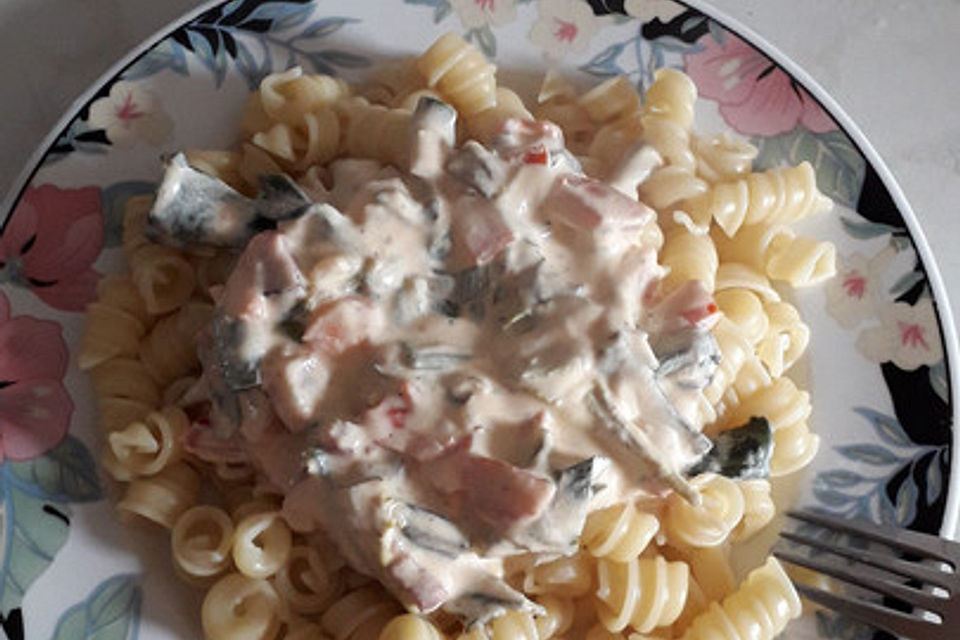 Mangold-Tomaten-Senf-Sahne-Tagliatelle