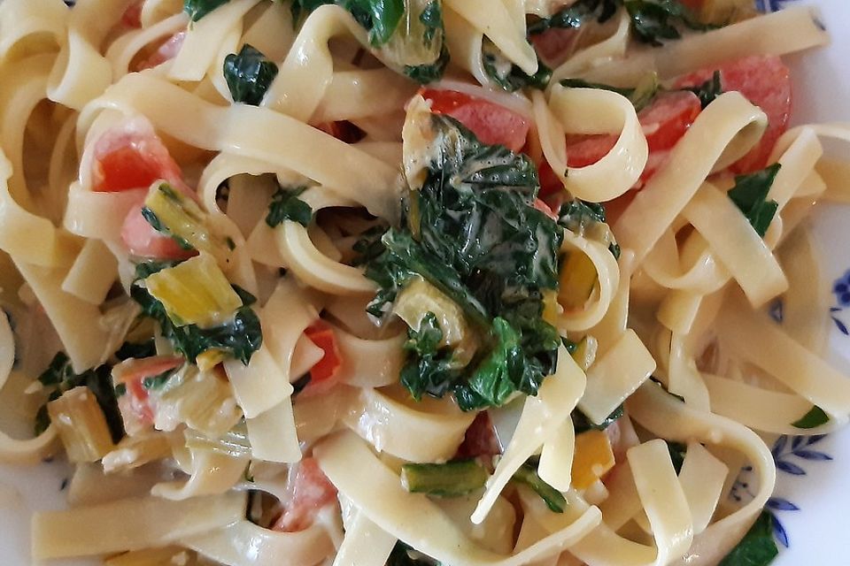 Mangold-Tomaten-Senf-Sahne-Tagliatelle