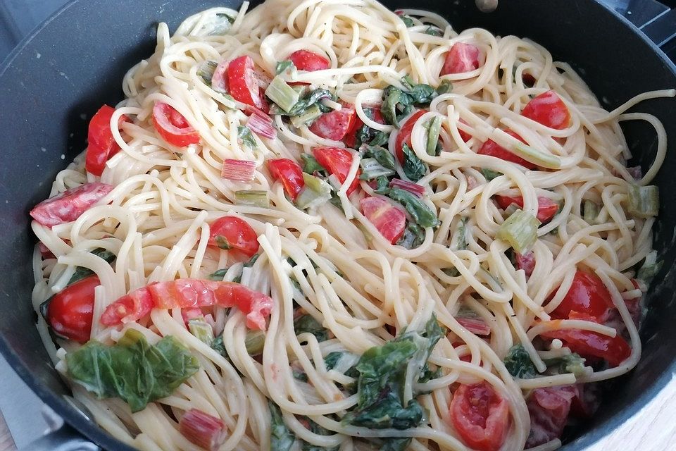 Mangold-Tomaten-Senf-Sahne-Tagliatelle