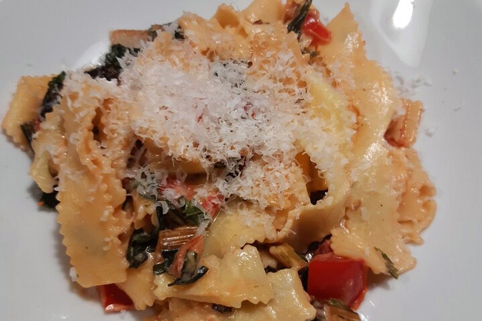 Mangold-Tomaten-Senf-Sahne-Tagliatelle